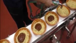 パスタソース充填　ミートソース　カルボナーラソース　
