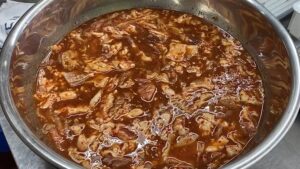 豚生ホルモンの充填機
